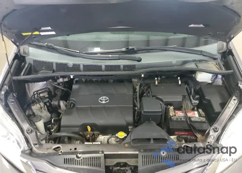 2015 Toyota Sienna Le z USA, uszkodzony, nr VIN 5TDJK3DC7FS105502